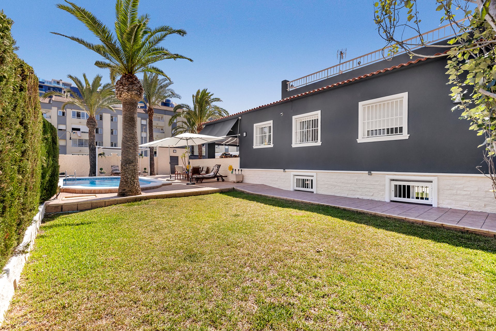 Resale - Villa / House - Torrevieja - Rocio del Mar