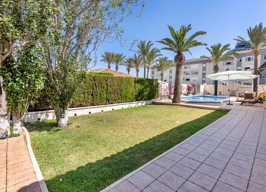 Resale - Villa / House - Torrevieja - Rocio del Mar