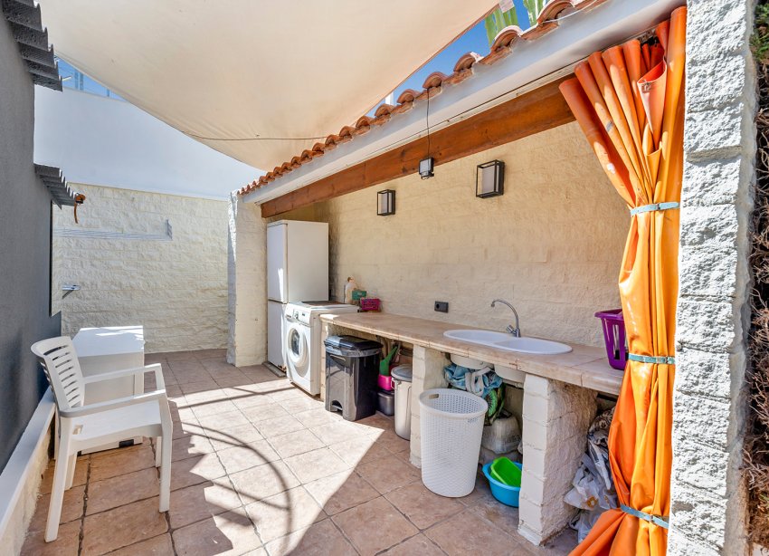 Resale - Villa / House - Torrevieja - Rocio del Mar