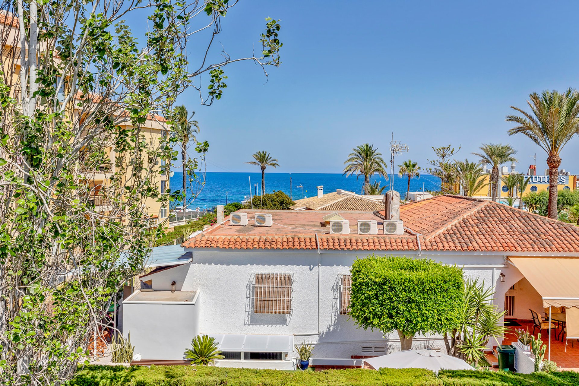 Resale - Villa / House - Torrevieja - Rocio del Mar