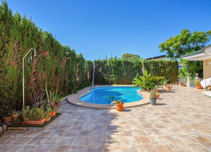 Resale - Villa / House - Torrevieja - Torreta florida