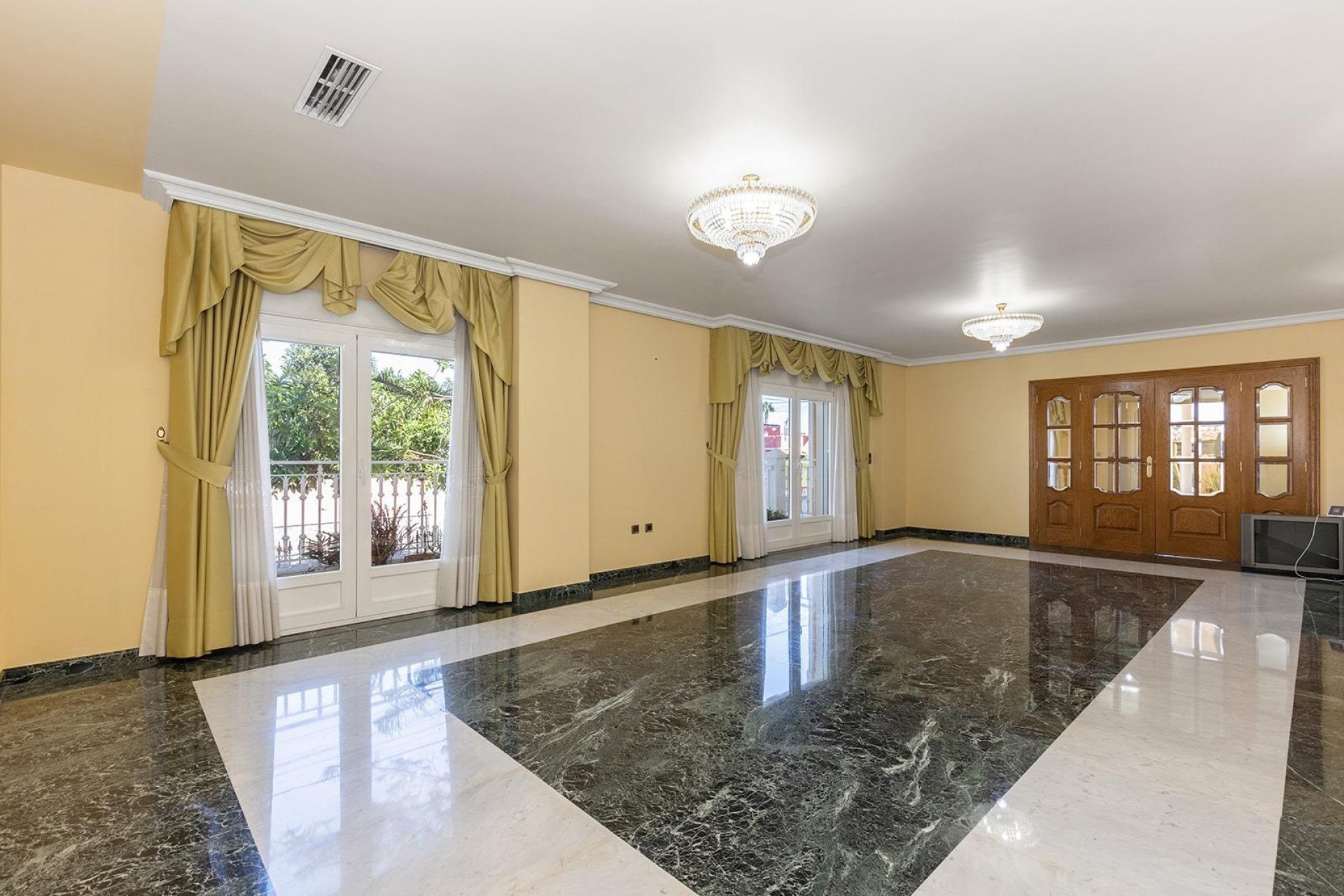 Resale - Villa / House - Torrevieja - Torreta florida
