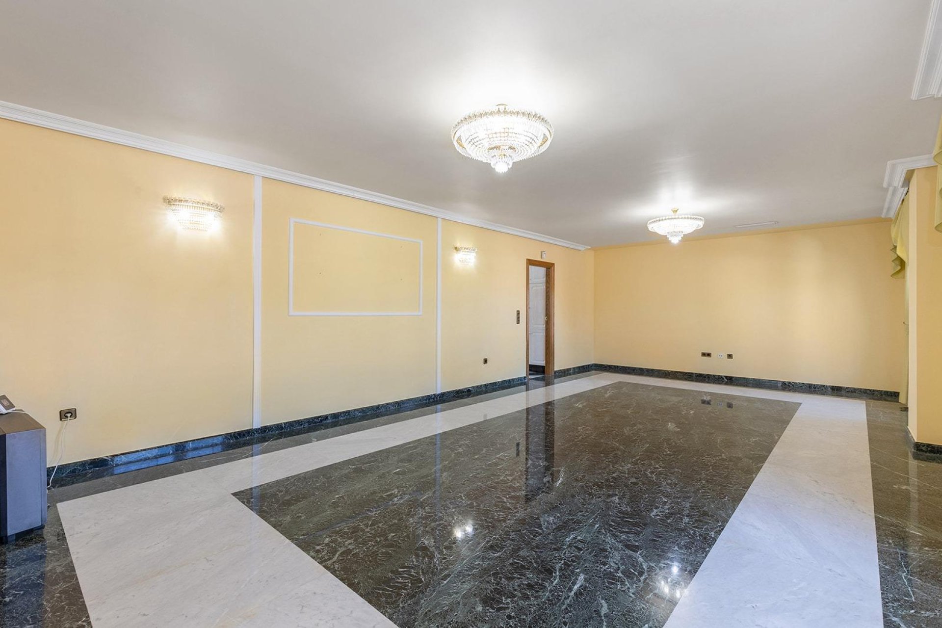 Resale - Villa / House - Torrevieja - Torreta florida