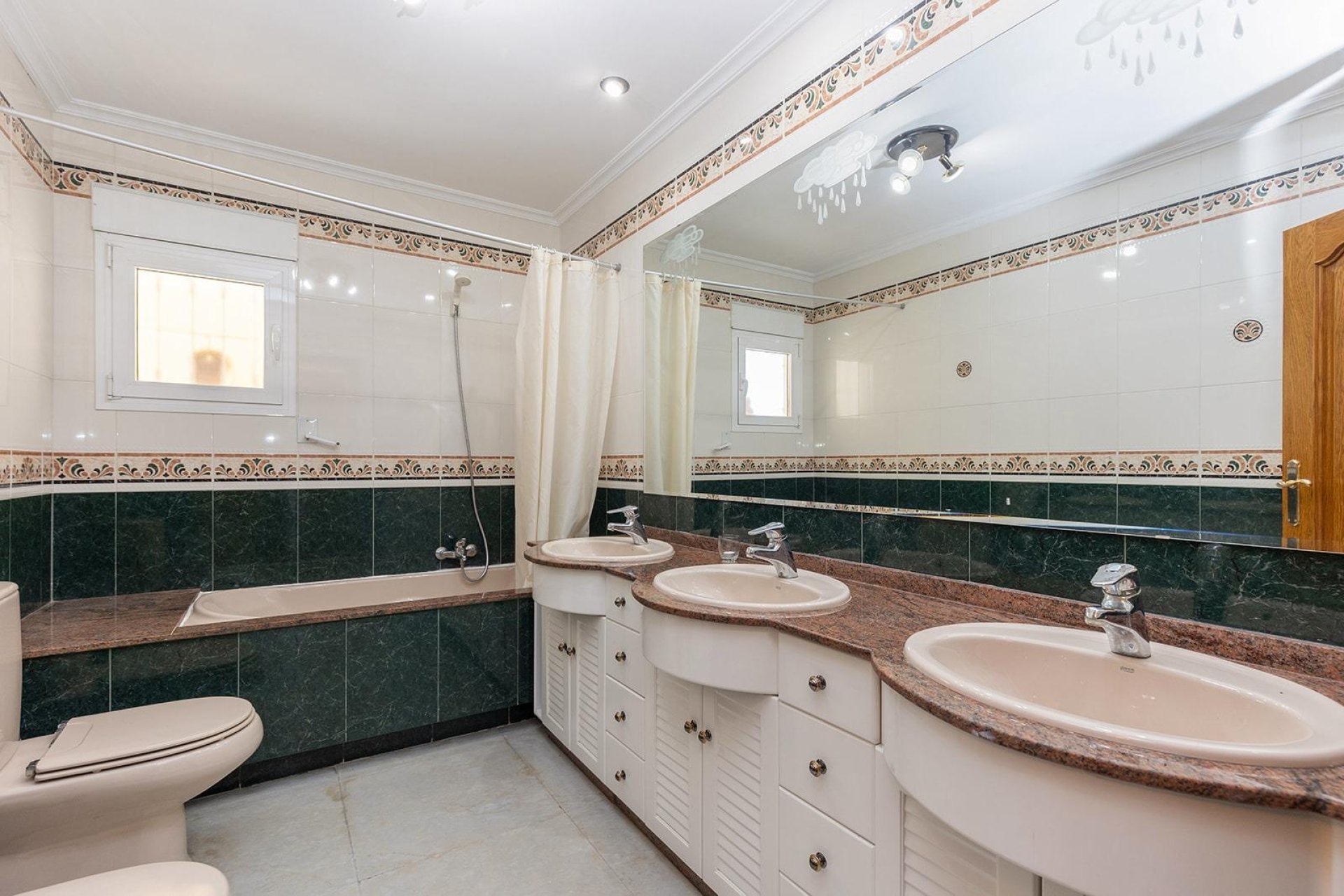 Resale - Villa / House - Torrevieja - Torreta florida