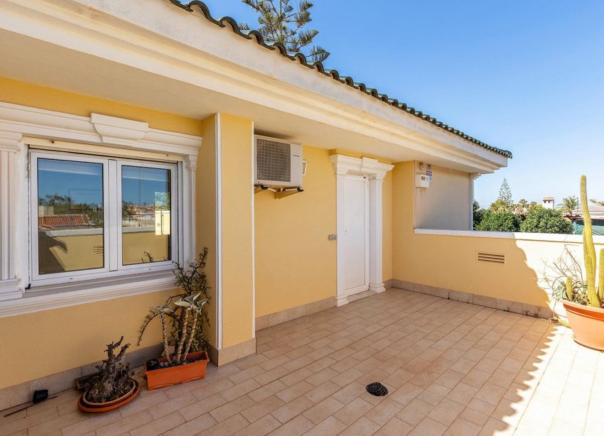 Resale - Villa / House - Torrevieja - Torreta florida
