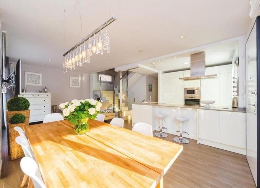 Resale - Villa / House - Torrevieja