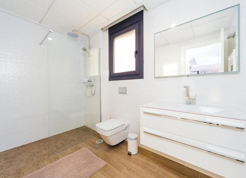 Resale - Villa / House - Torrevieja