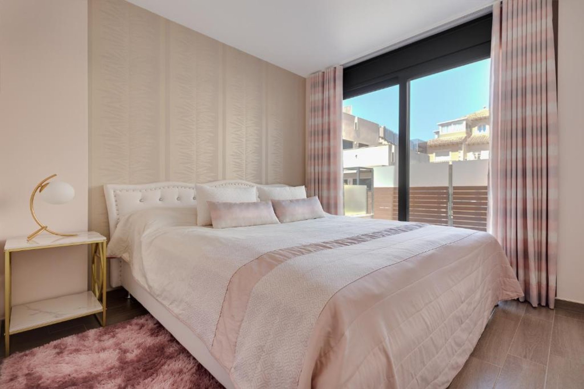 Resale - Villa / House - Torrevieja
