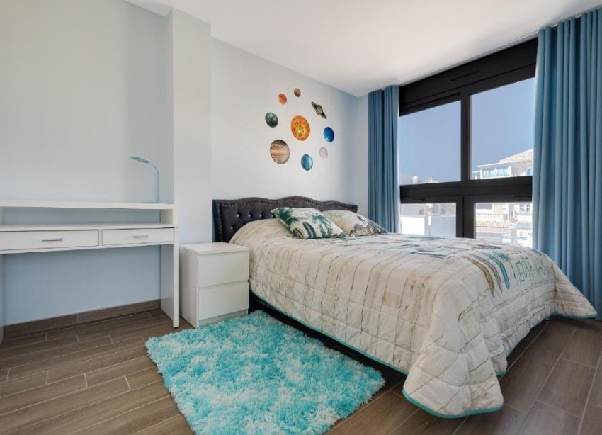 Resale - Villa / House - Torrevieja
