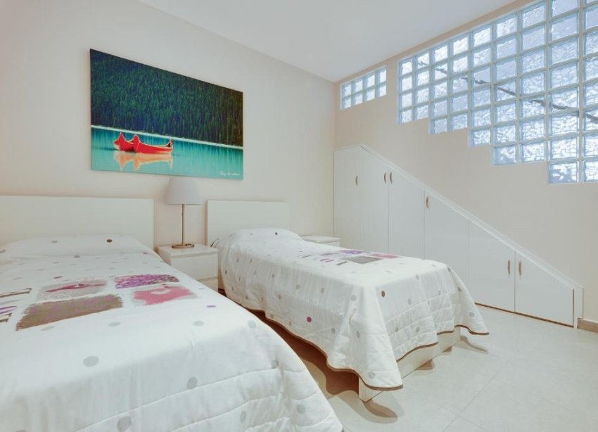 Resale - Villa / House - Torrevieja