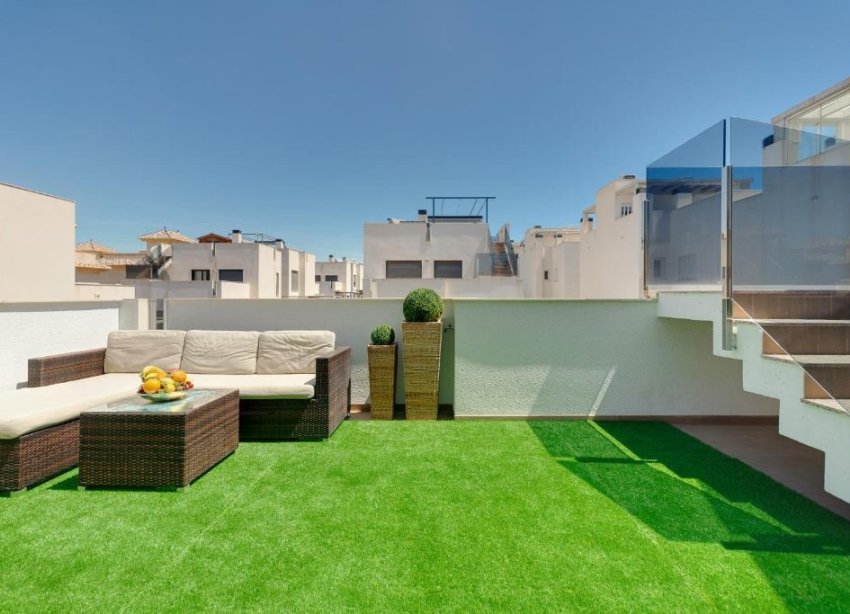 Resale - Villa / House - Torrevieja