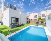 Resale - Villa / House - Torrevieja