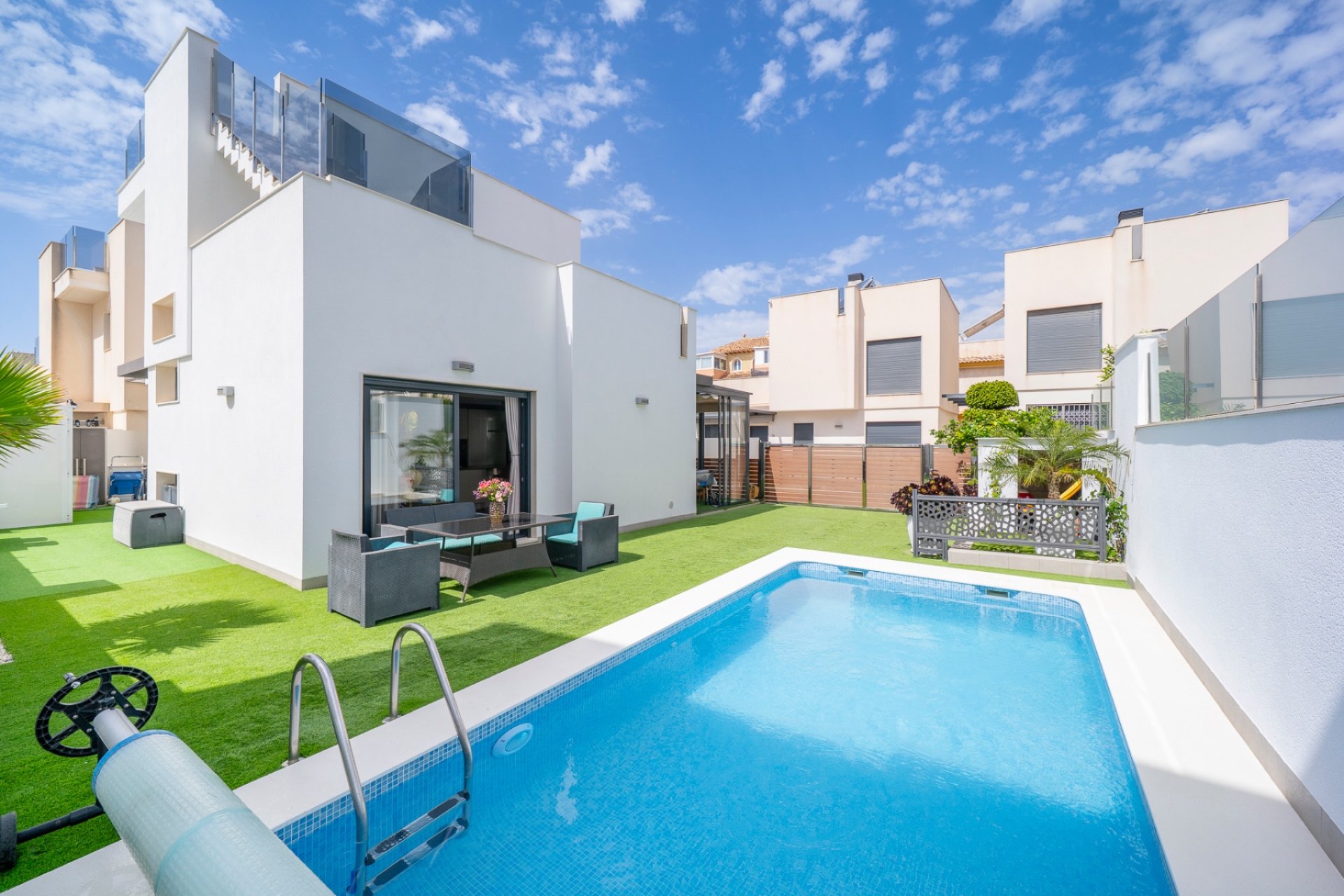 Resale - Villa / House - Torrevieja