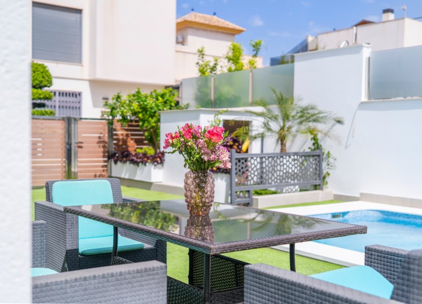 Resale - Villa / House - Torrevieja