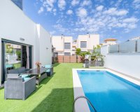 Resale - Villa / House - Torrevieja