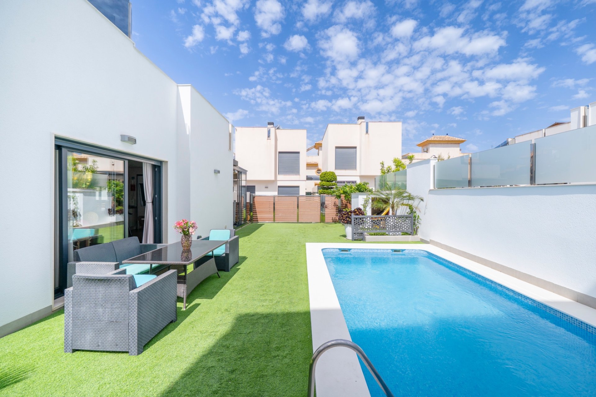 Resale - Villa / House - Torrevieja