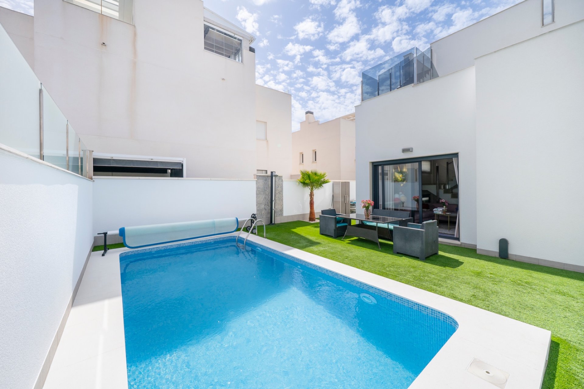 Resale - Villa / House - Torrevieja