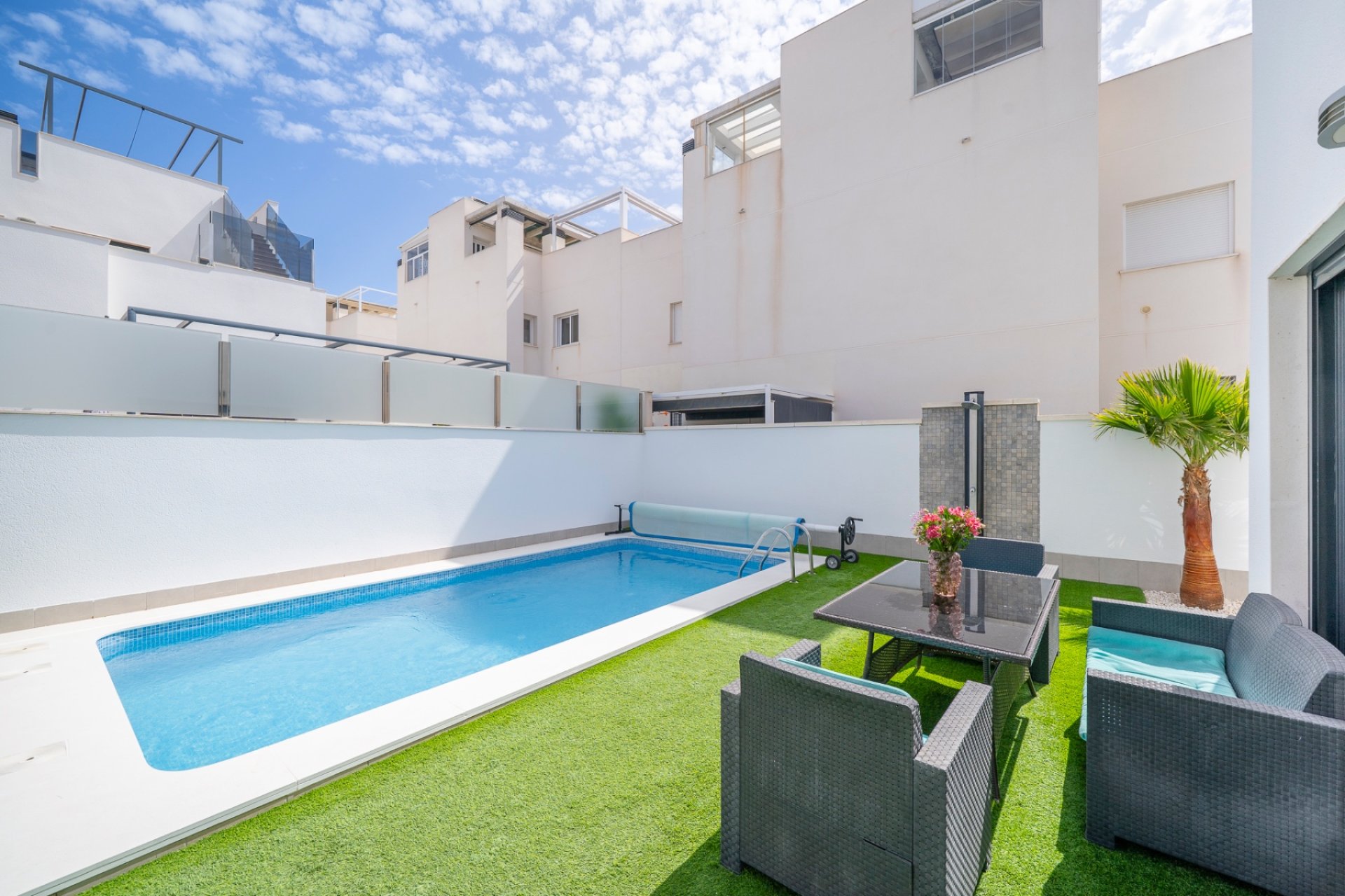 Resale - Villa / House - Torrevieja
