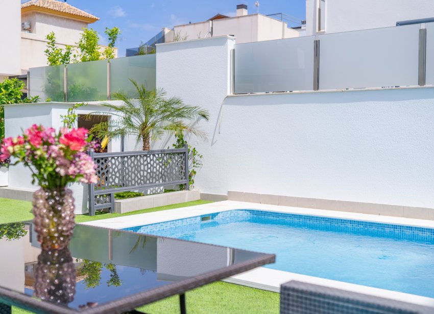 Resale - Villa / House - Torrevieja