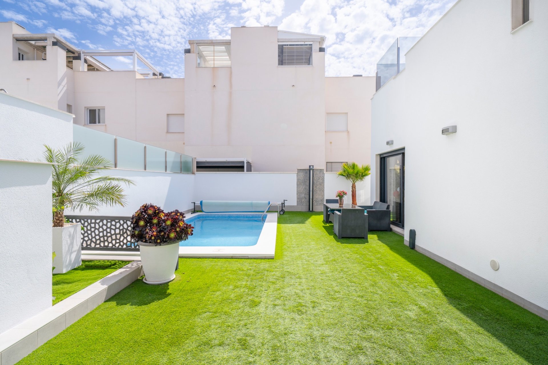Resale - Villa / House - Torrevieja