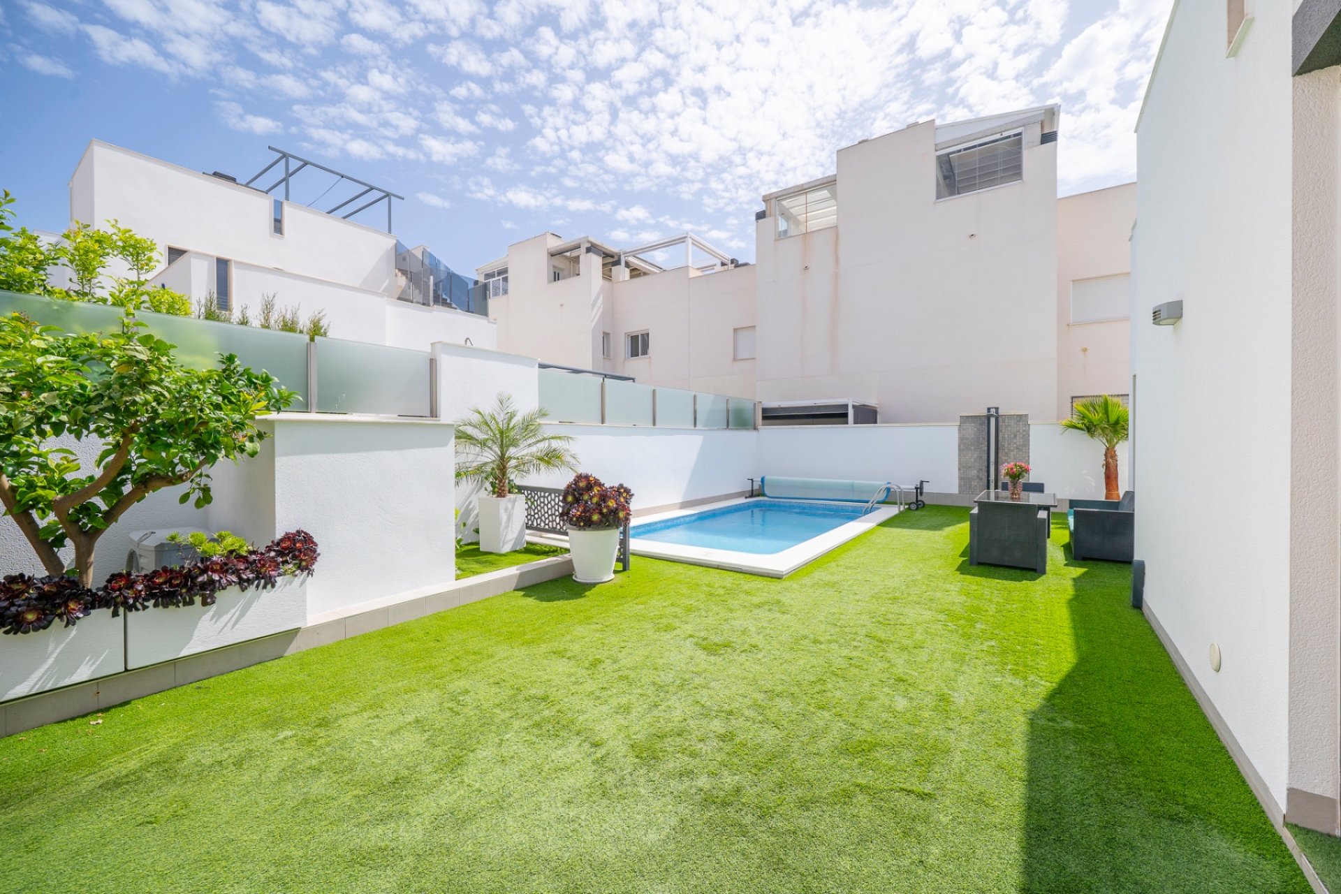 Resale - Villa / House - Torrevieja