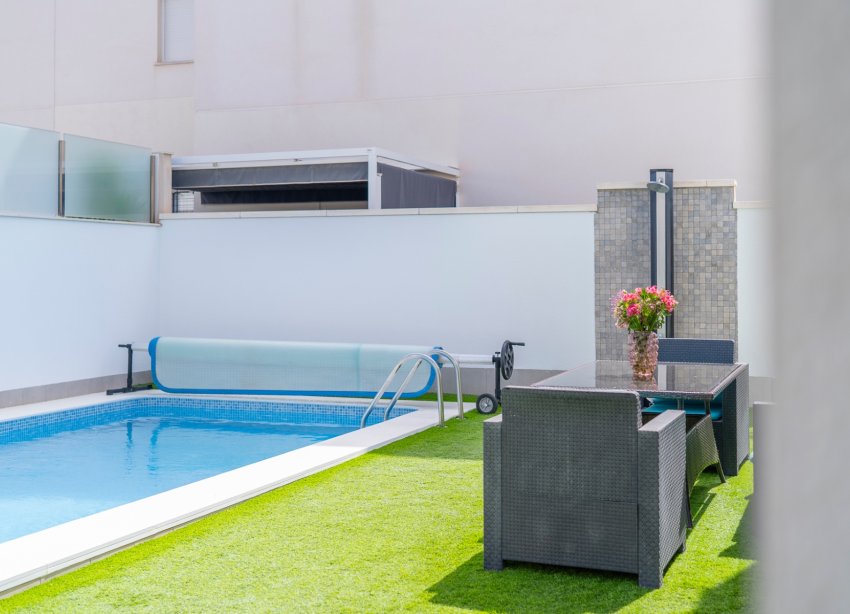 Resale - Villa / House - Torrevieja