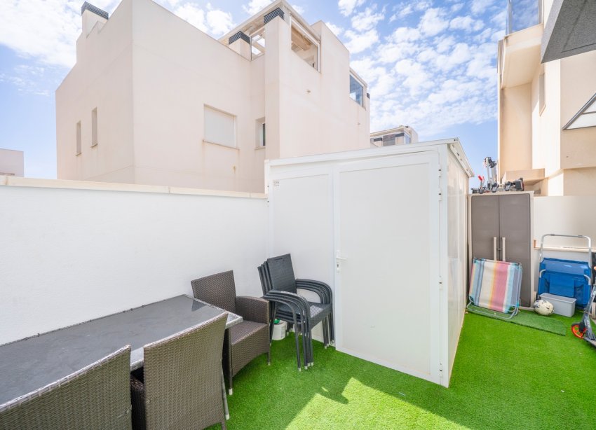 Resale - Villa / House - Torrevieja