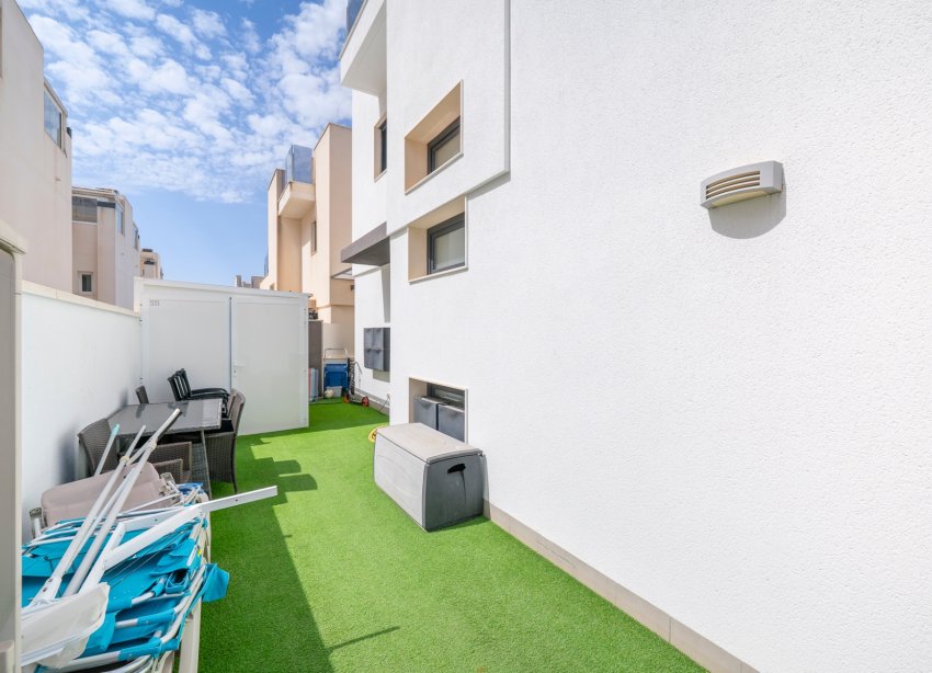 Resale - Villa / House - Torrevieja