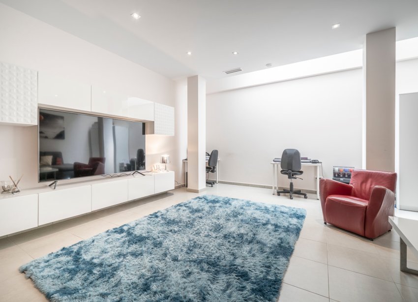 Resale - Villa / House - Torrevieja
