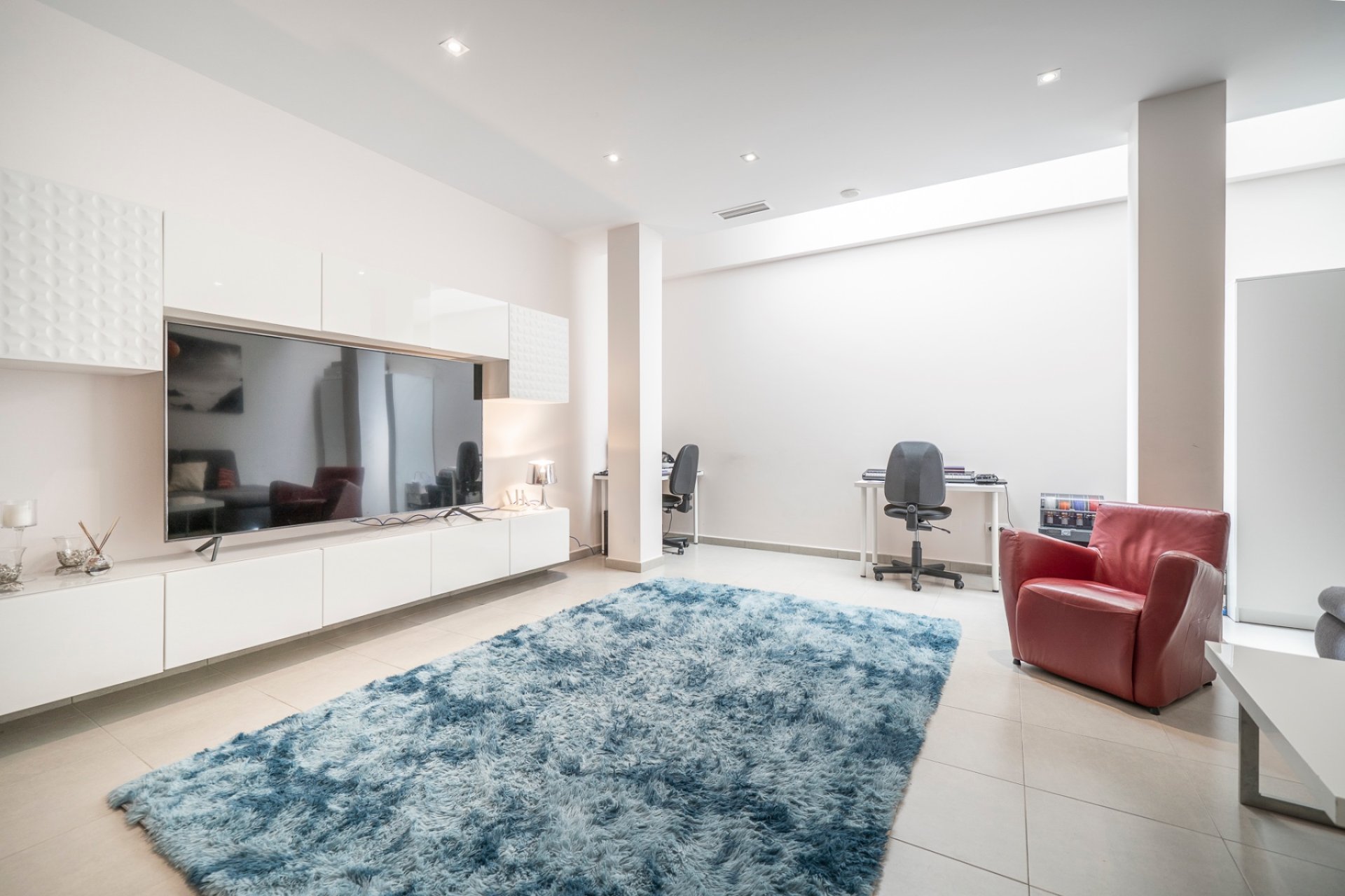 Resale - Villa / House - Torrevieja
