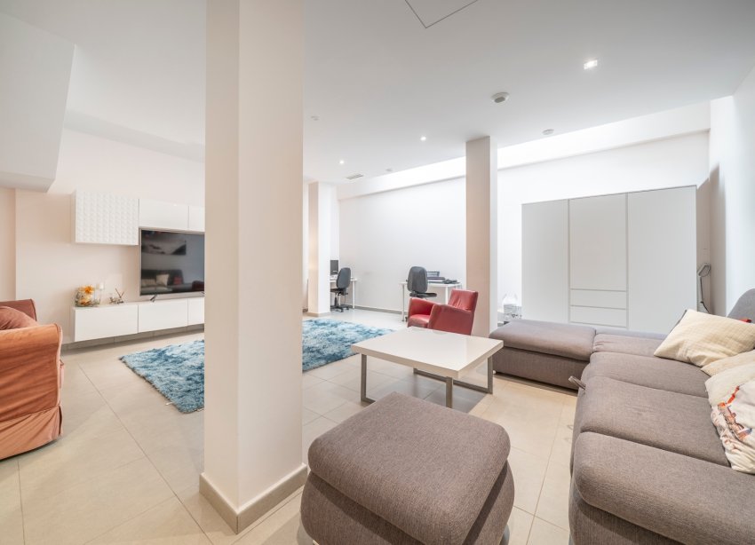 Resale - Villa / House - Torrevieja