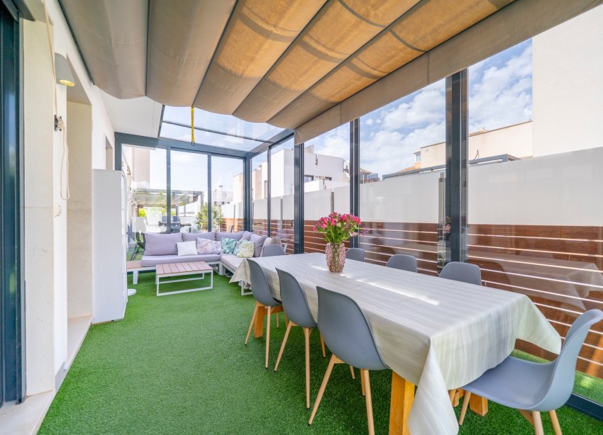Resale - Villa / House - Torrevieja