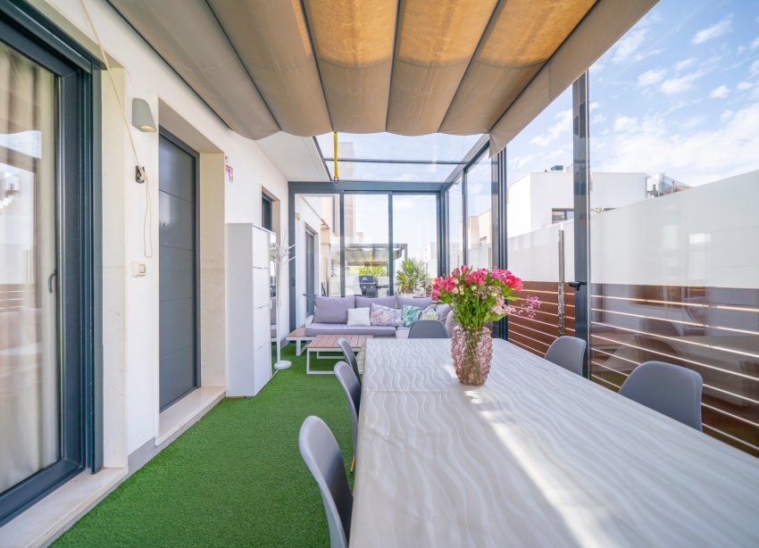 Resale - Villa / House - Torrevieja