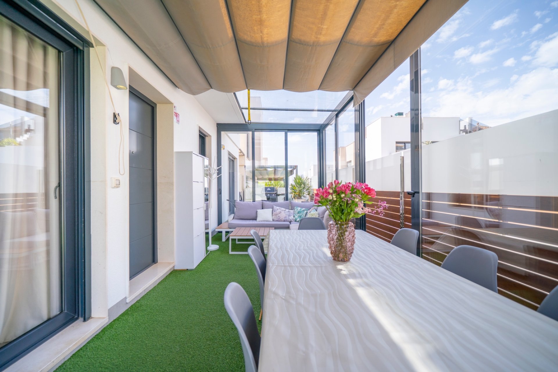 Resale - Villa / House - Torrevieja
