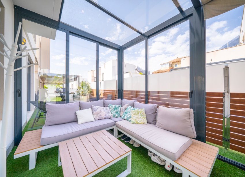 Resale - Villa / House - Torrevieja