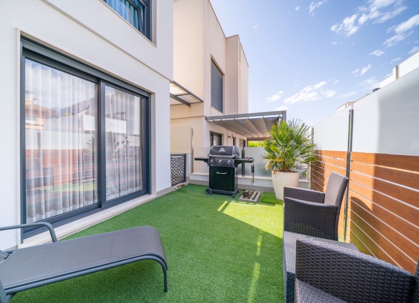 Resale - Villa / House - Torrevieja