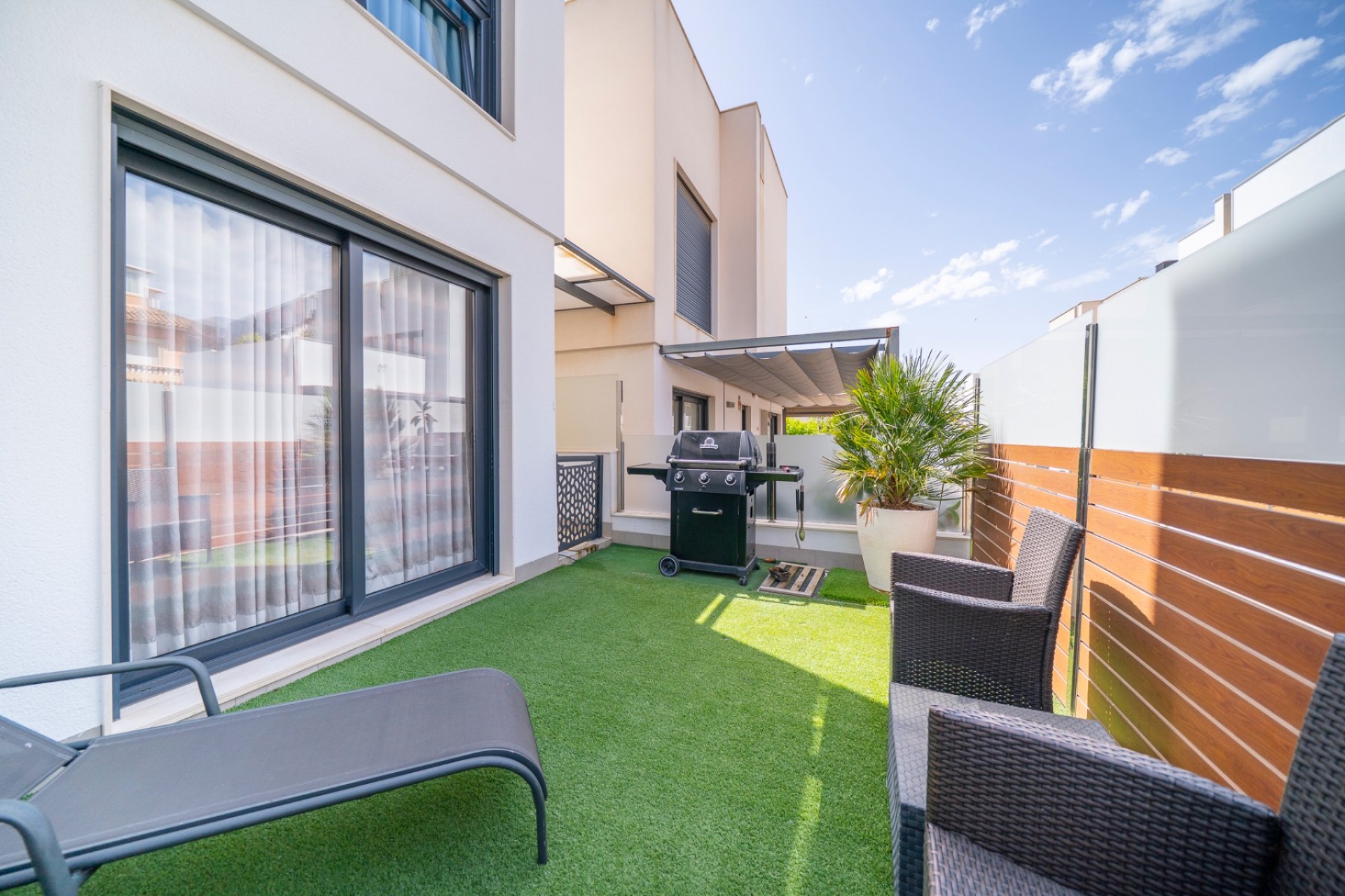 Resale - Villa / House - Torrevieja