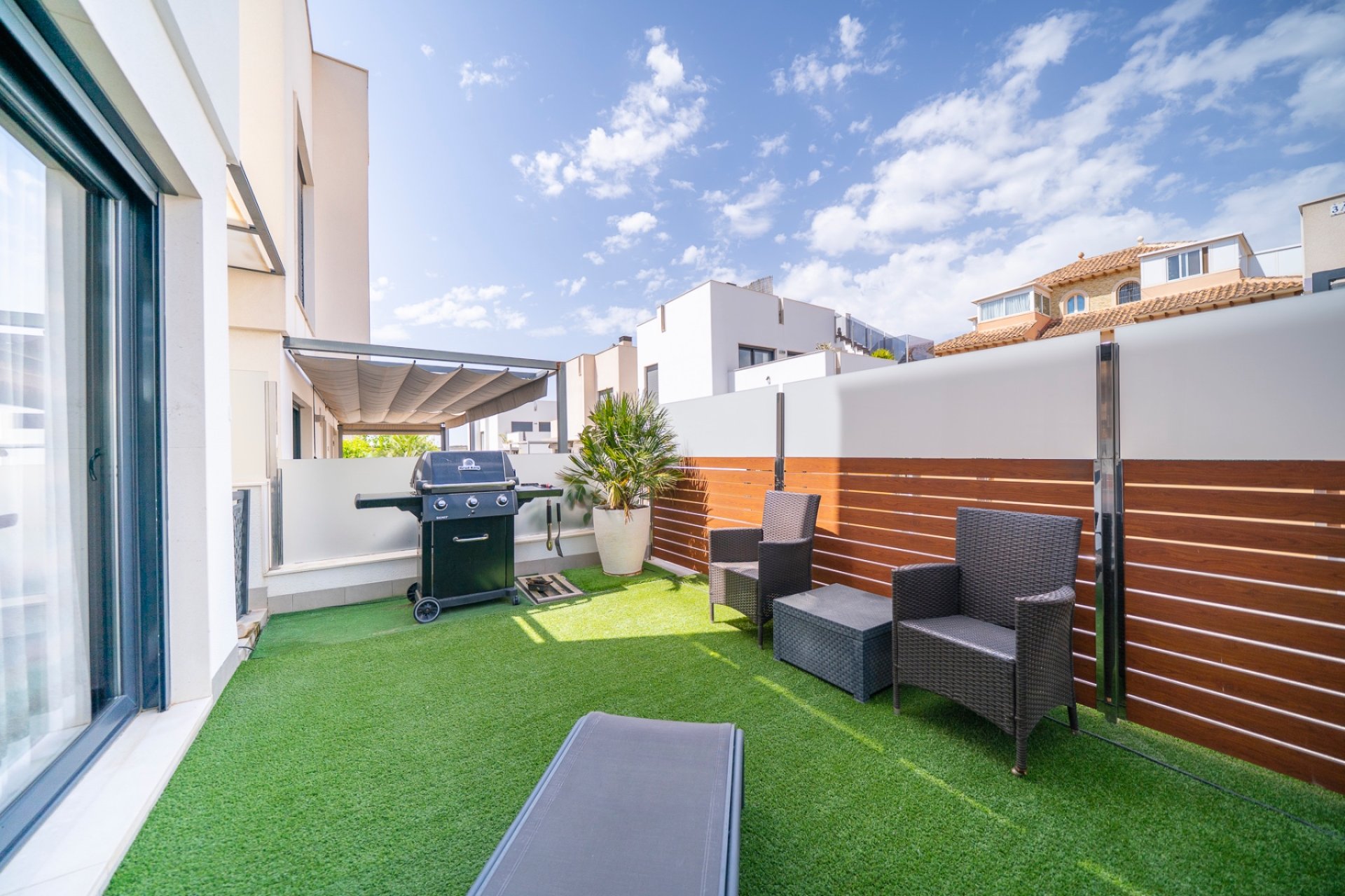 Resale - Villa / House - Torrevieja