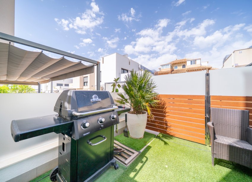 Resale - Villa / House - Torrevieja