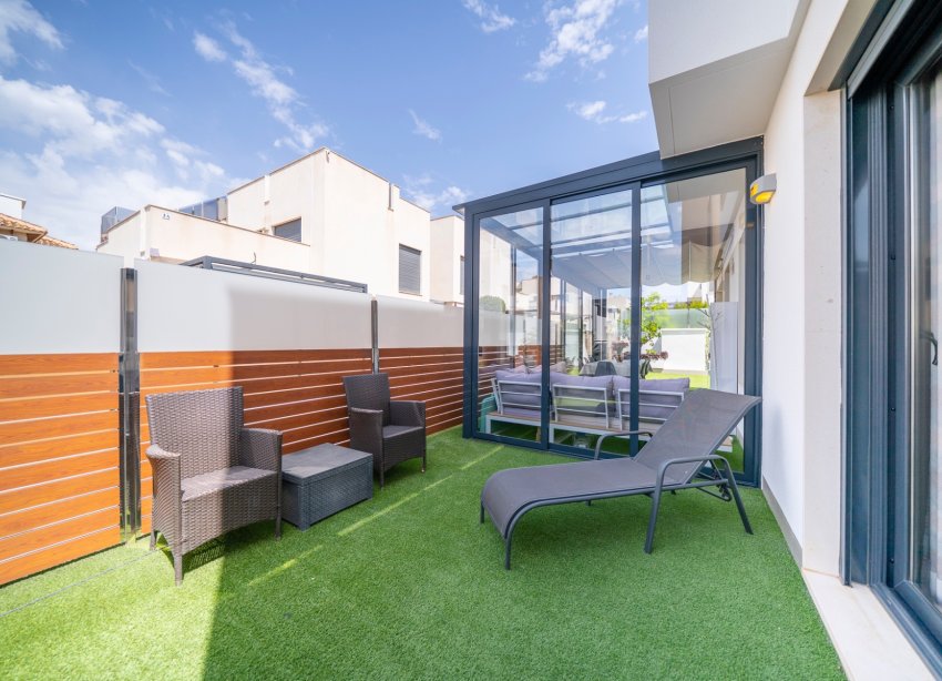 Resale - Villa / House - Torrevieja