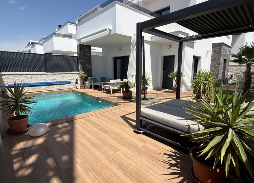Resale - Villa / House - Vistabella Golf