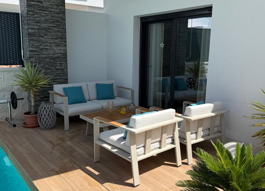 Resale - Villa / House - Vistabella Golf