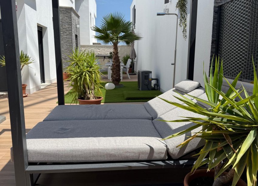 Resale - Villa / House - Vistabella Golf