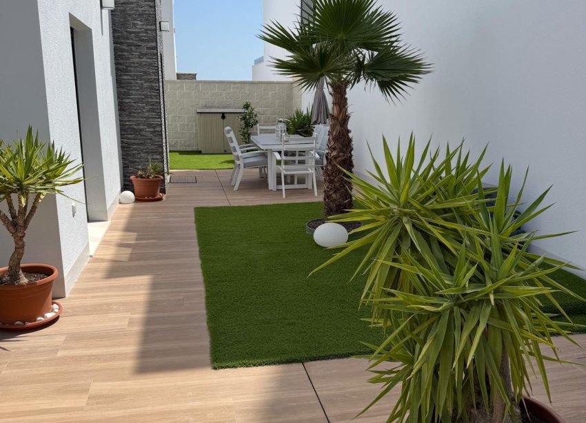 Resale - Villa / House - Vistabella Golf