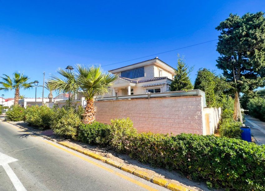 Resale - Villa - La Mata