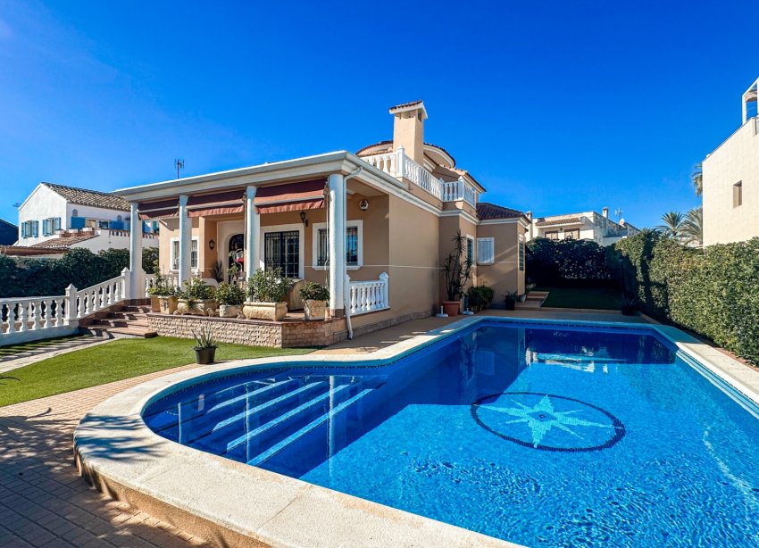 Resale - Villa - La Mata