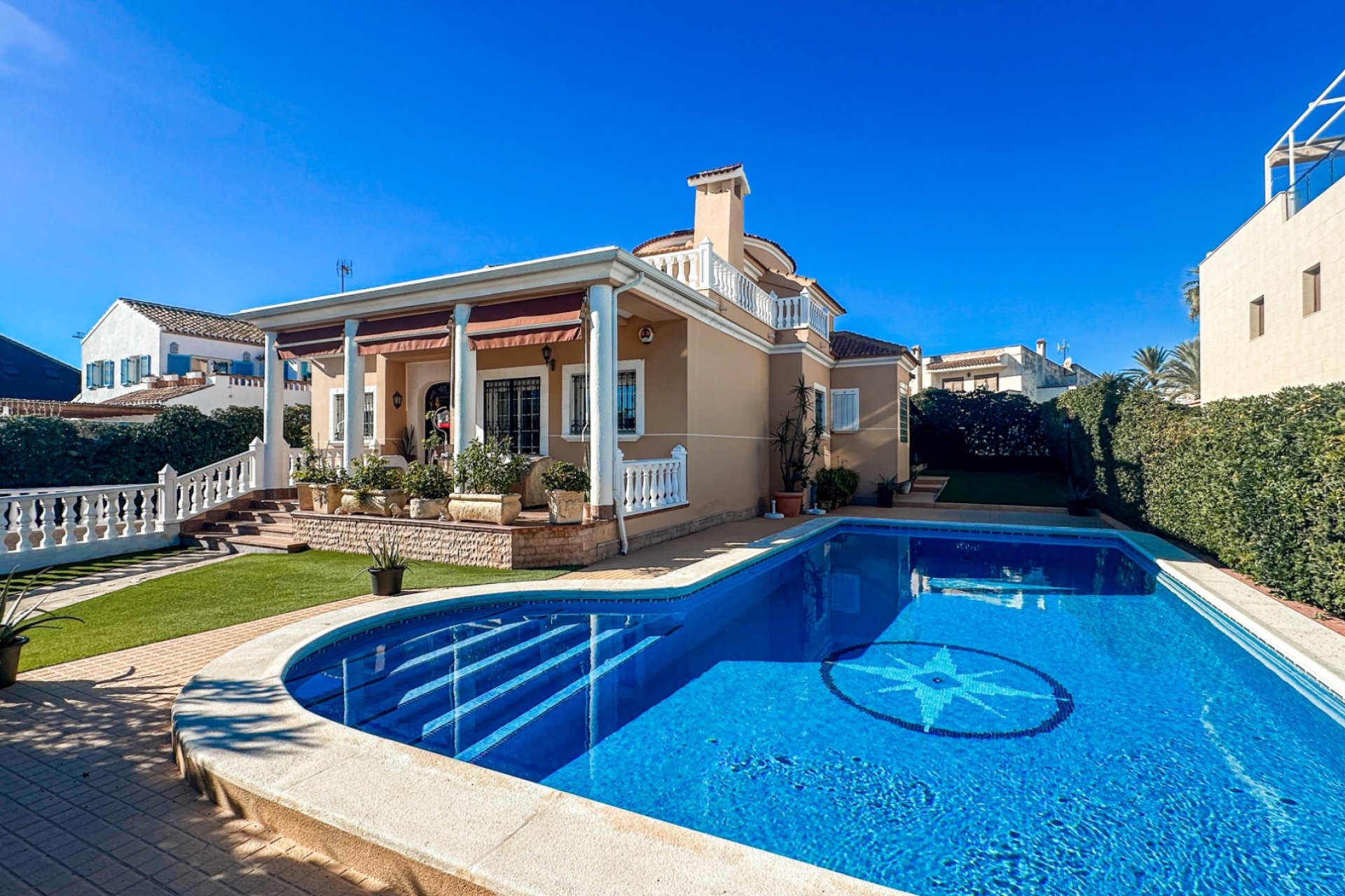 Resale - Villa - La Mata