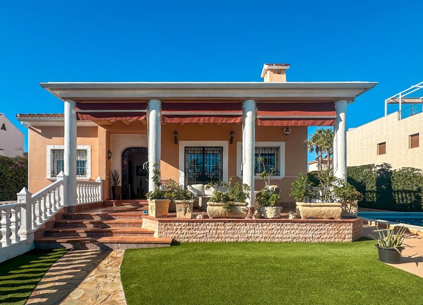 Resale - Villa - La Mata