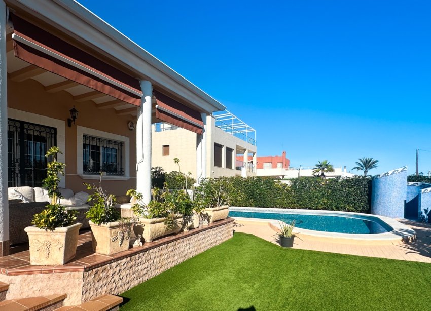 Resale - Villa - La Mata