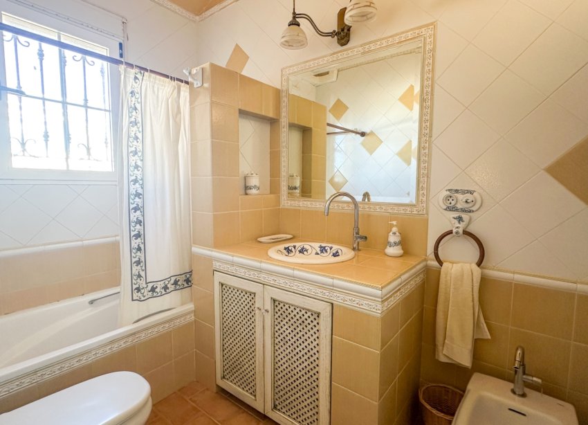 Resale - Villa - La Mata